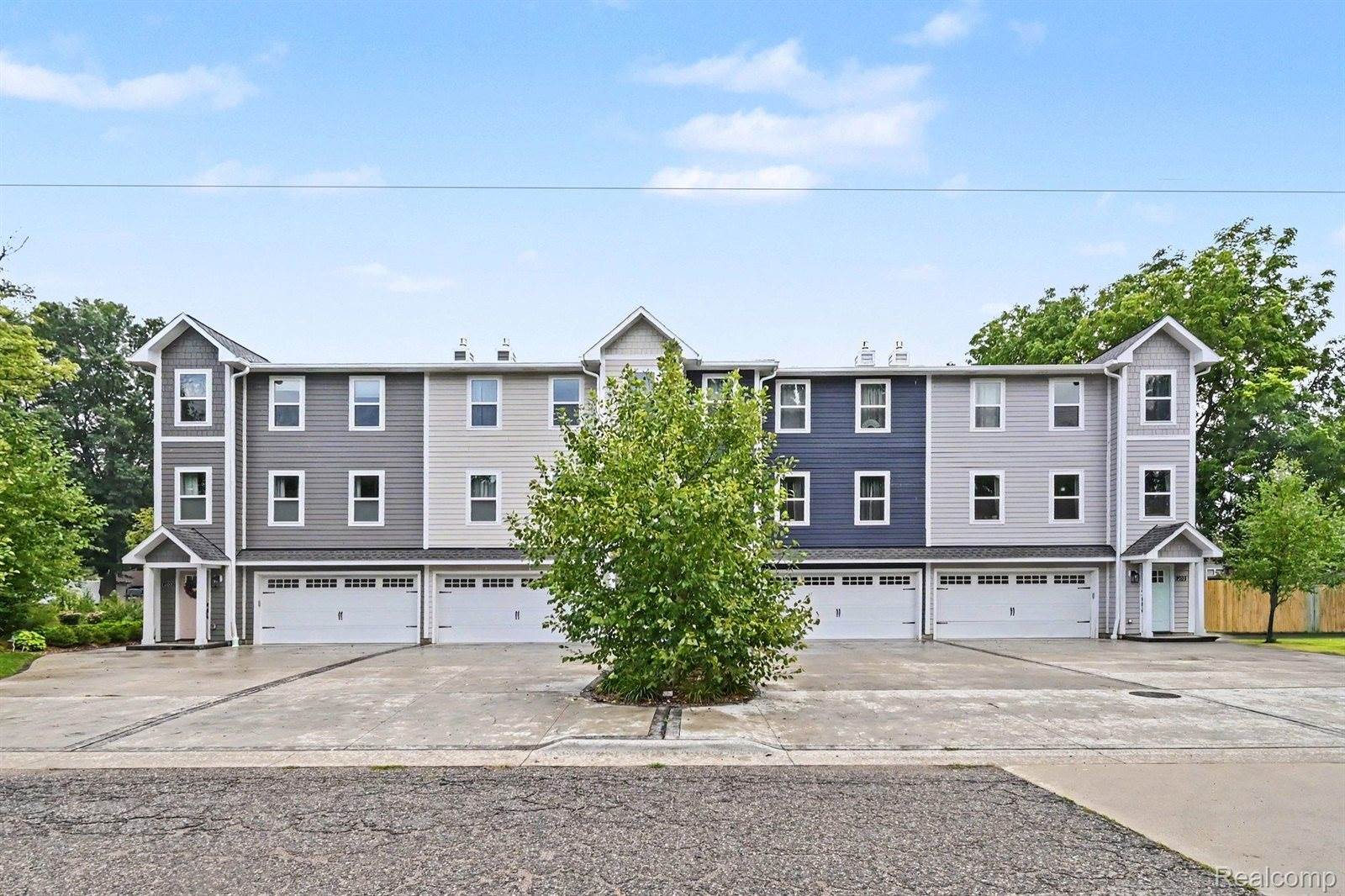 204 Oakwood Street, Holly Village, MI 48442