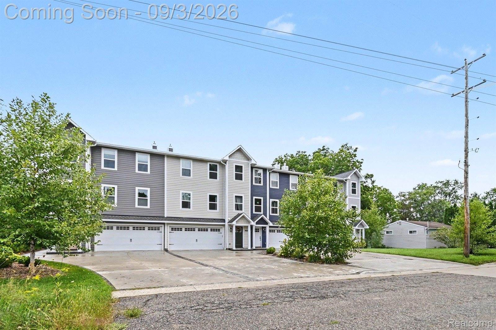 204 Oakwood Street, Holly Village, MI 48442