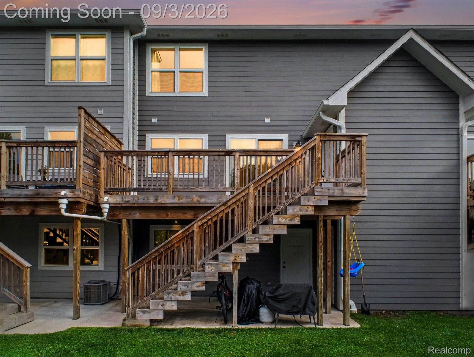 204 Oakwood Street, Holly Village, MI 48442