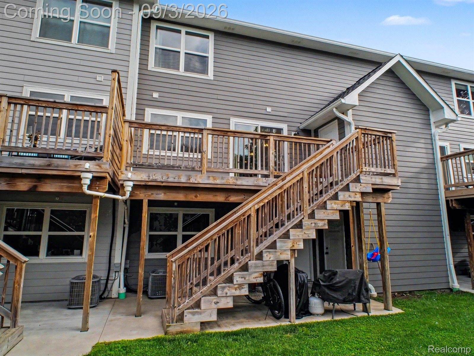 204 Oakwood Street, Holly Village, MI 48442