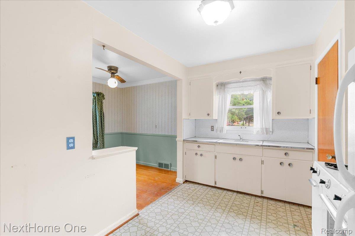 4296 Phillips Avenue, Berkley, MI 48072
