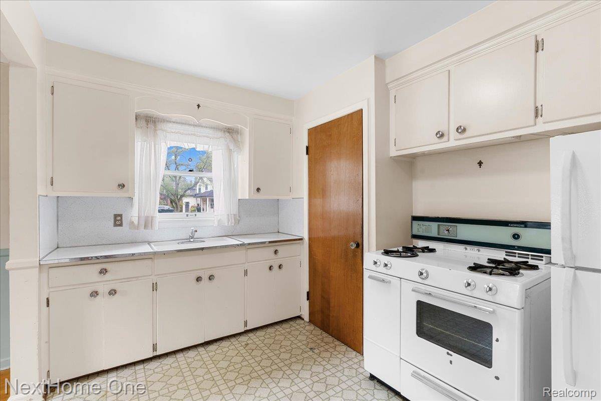 4296 Phillips Avenue, Berkley, MI 48072