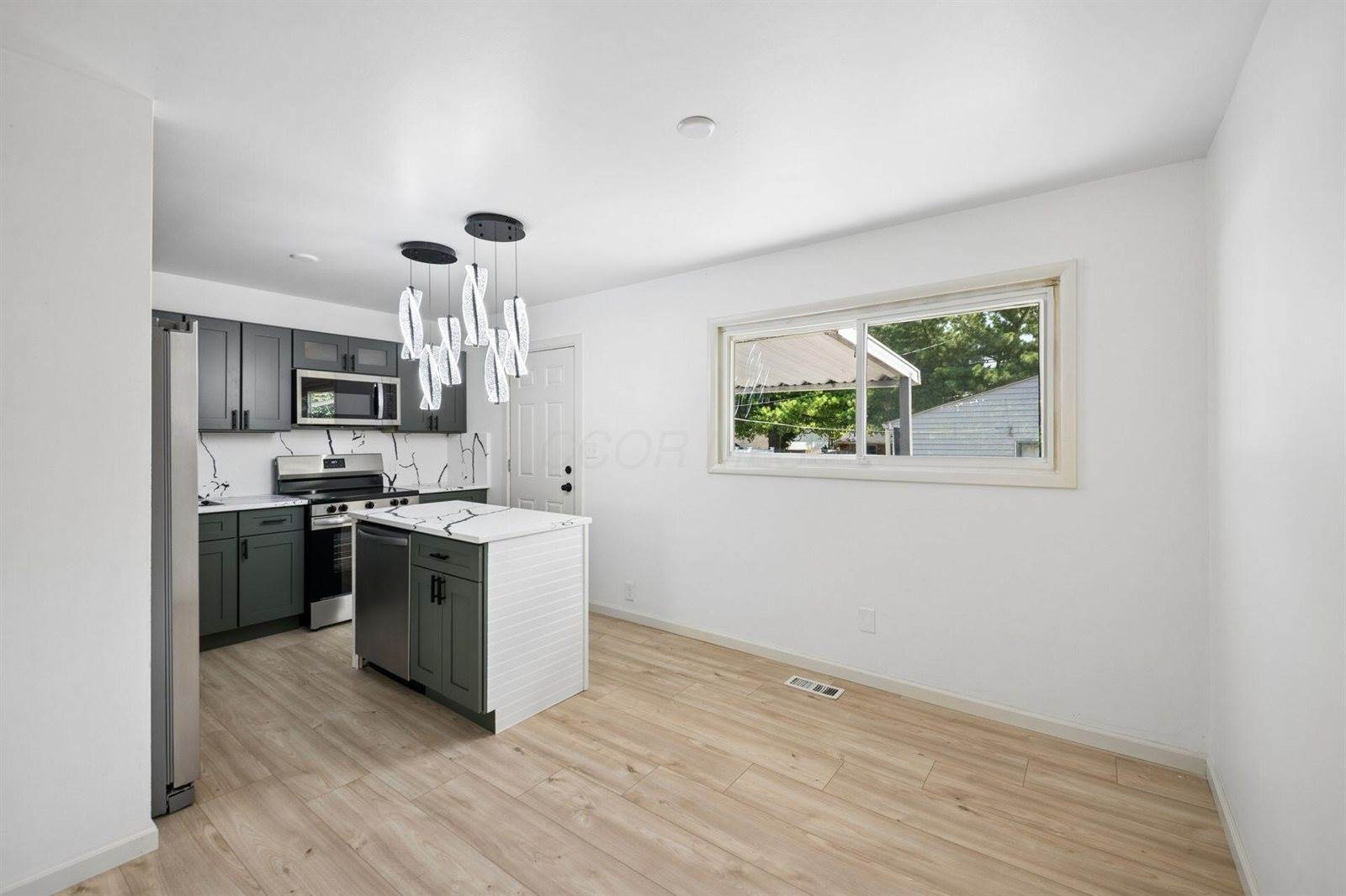 1888 Woodcrest Road, Columbus, OH 43232
