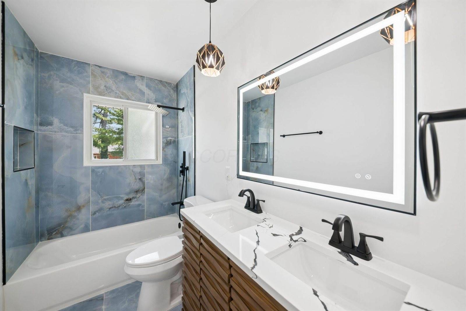 1888 Woodcrest Road, Columbus, OH 43232