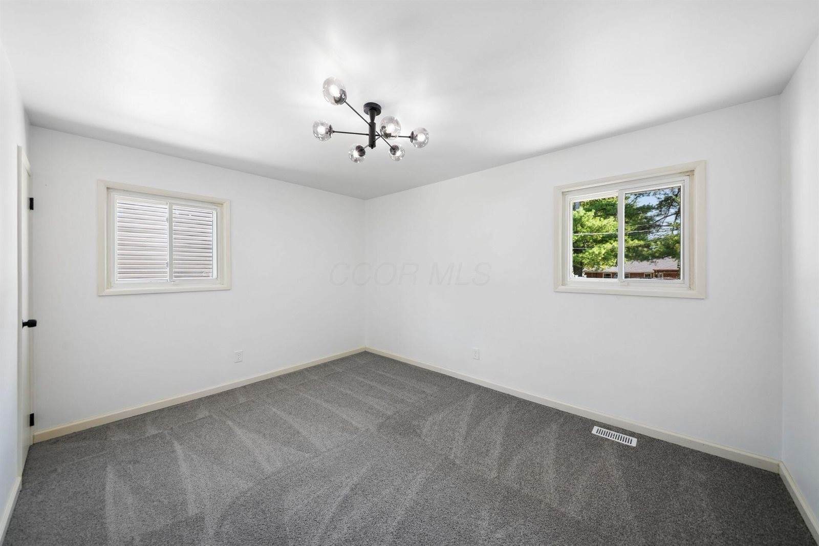1888 Woodcrest Road, Columbus, OH 43232