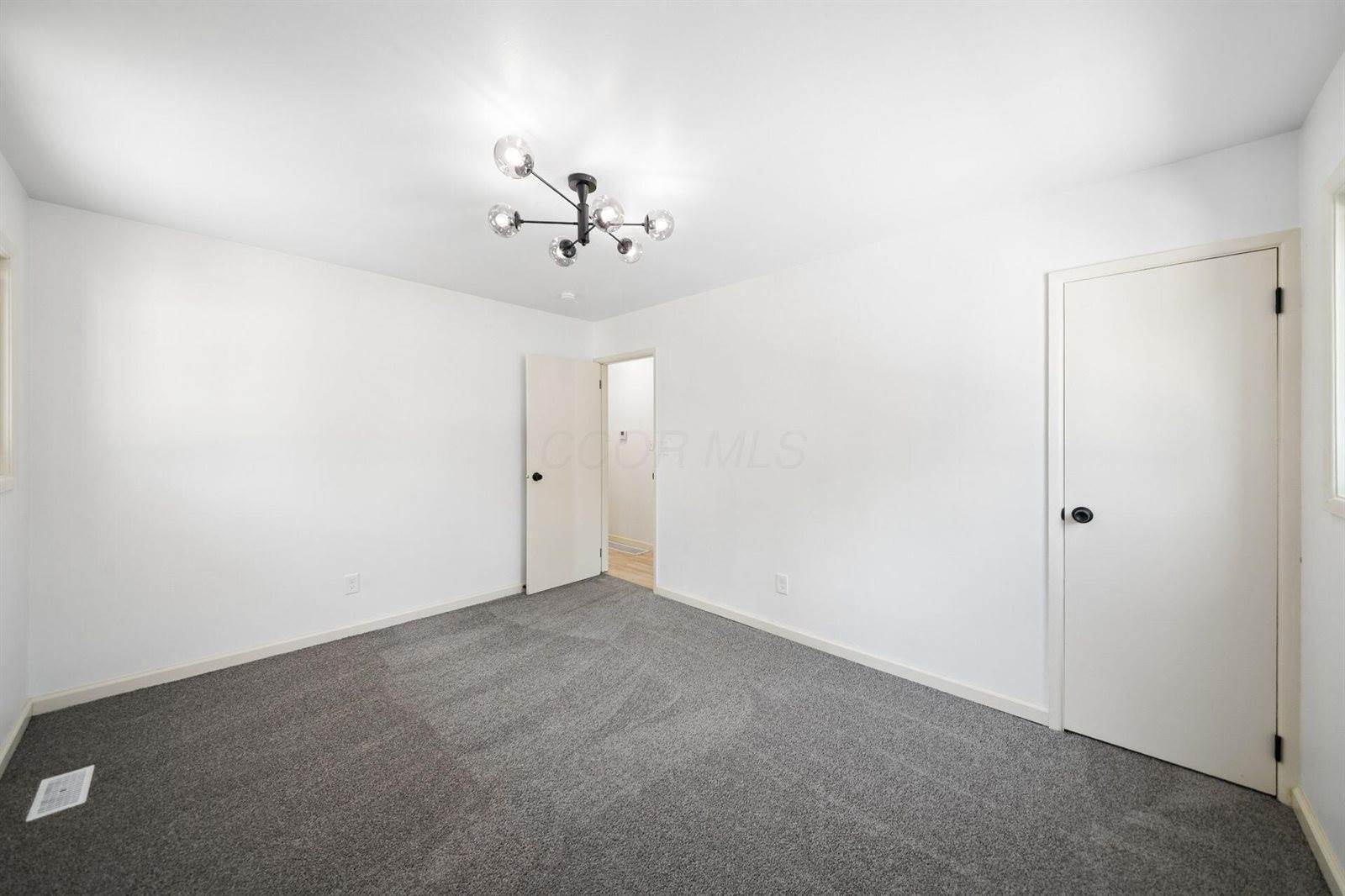 1888 Woodcrest Road, Columbus, OH 43232