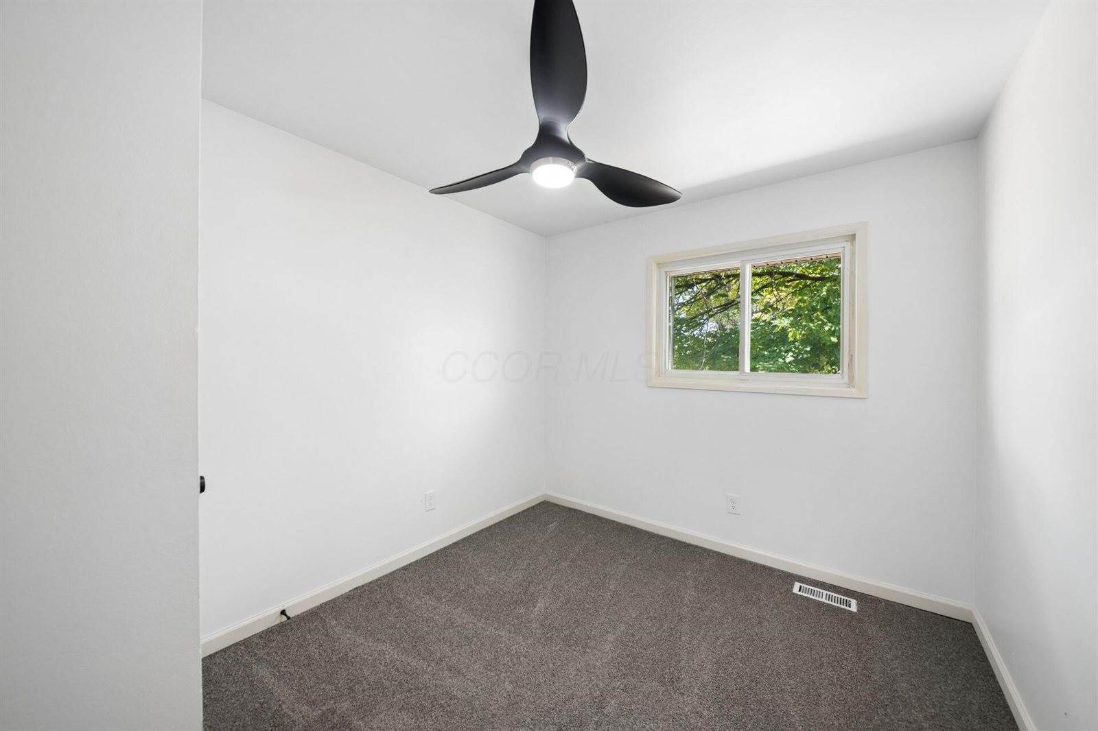 1888 Woodcrest Road, Columbus, OH 43232