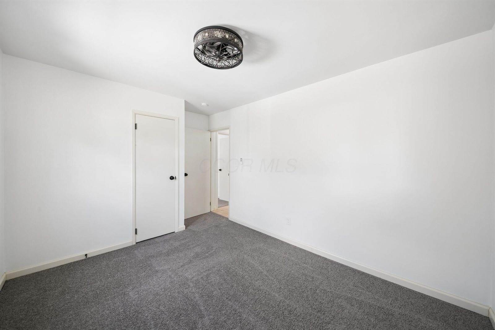 1888 Woodcrest Road, Columbus, OH 43232