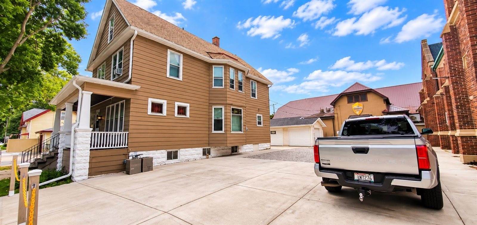 2821 West Harrison Ave, Milwaukee, WI 53215