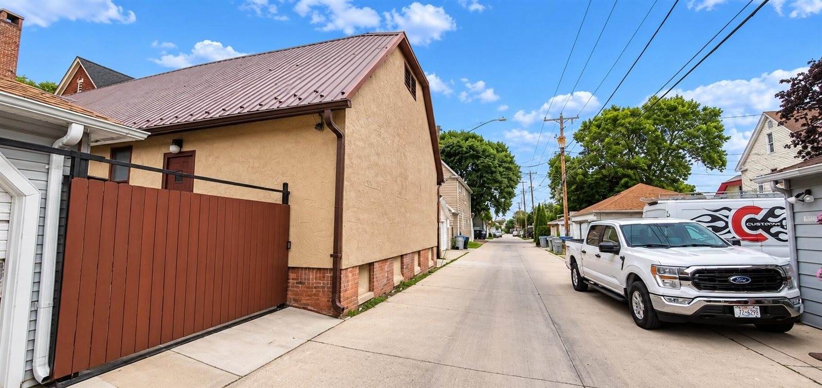 2821 West Harrison Ave, Milwaukee, WI 53215