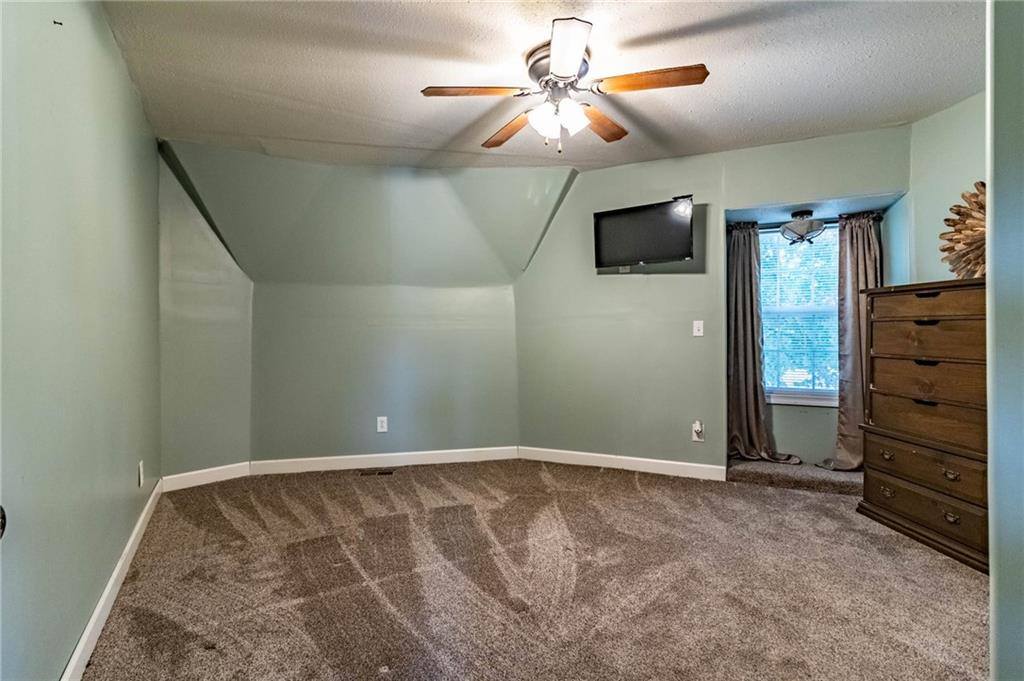 10116 Billabong Drive, Warsaw, MO 64735