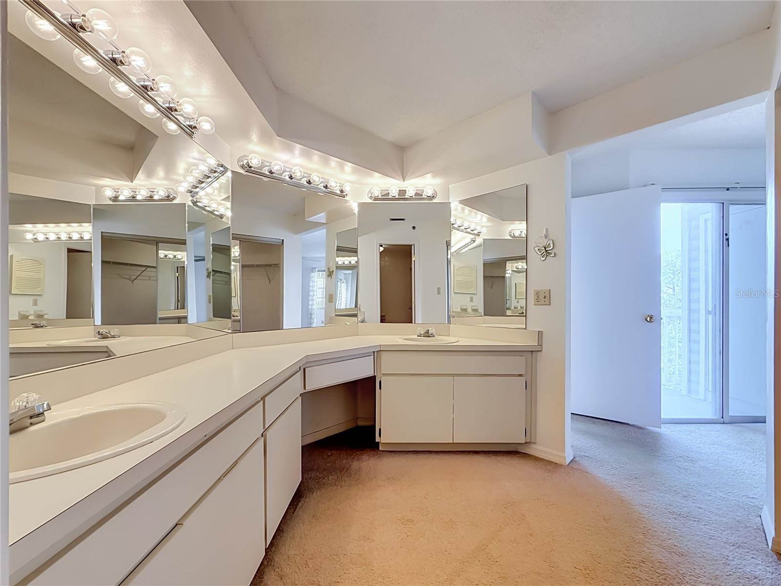 6810 Stones Throw Circle North, Saint Petersburg, FL 33710