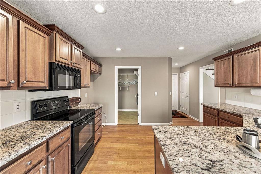 22610 West 72nd Terrace, Shawnee, KS 66227