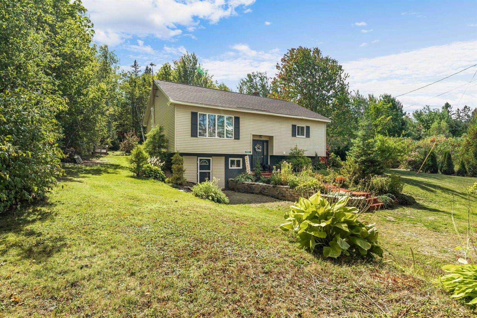 2093 Kennebec Road, Newburgh, ME 04444