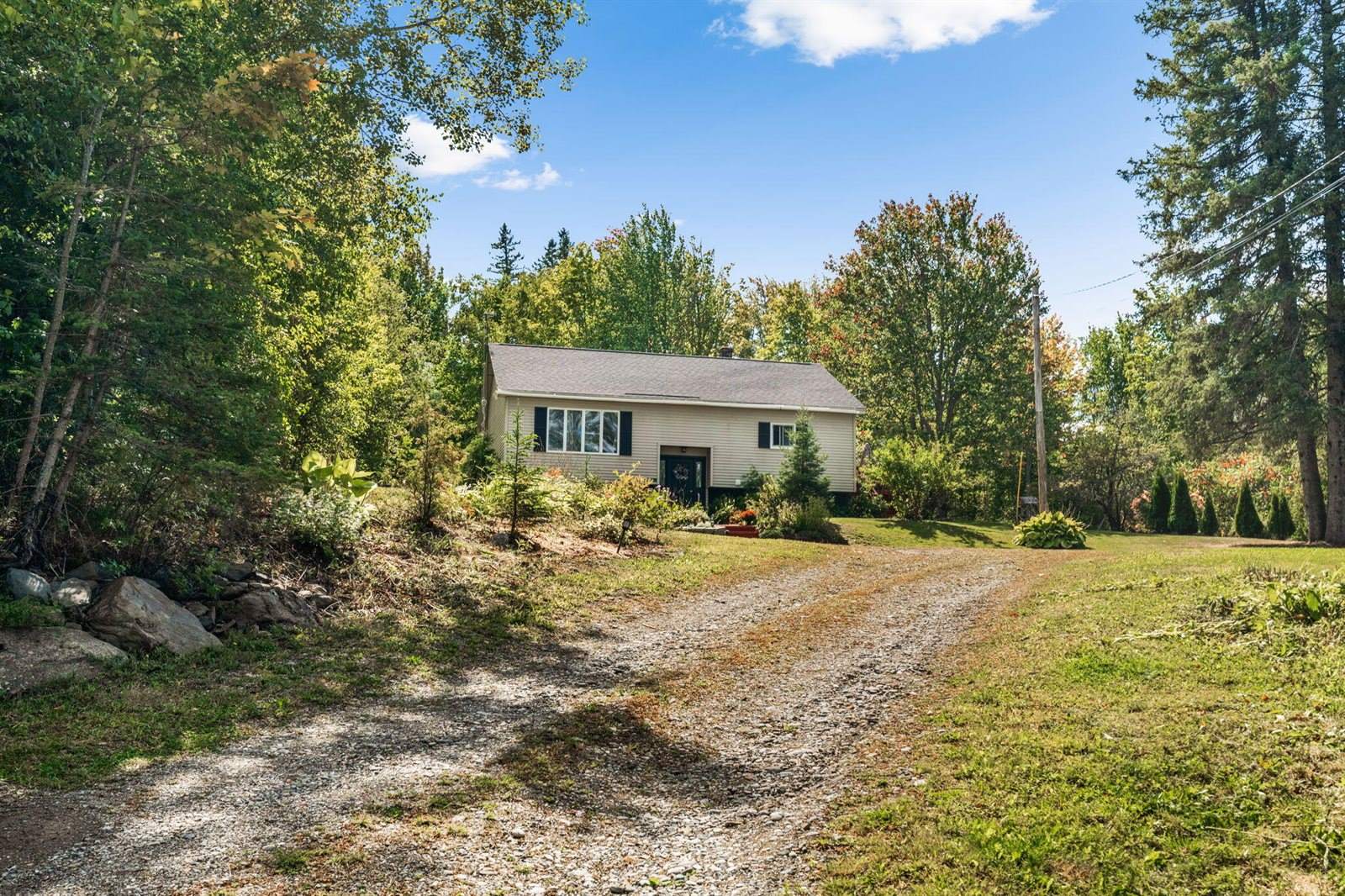 2093 Kennebec Road, Newburgh, ME 04444