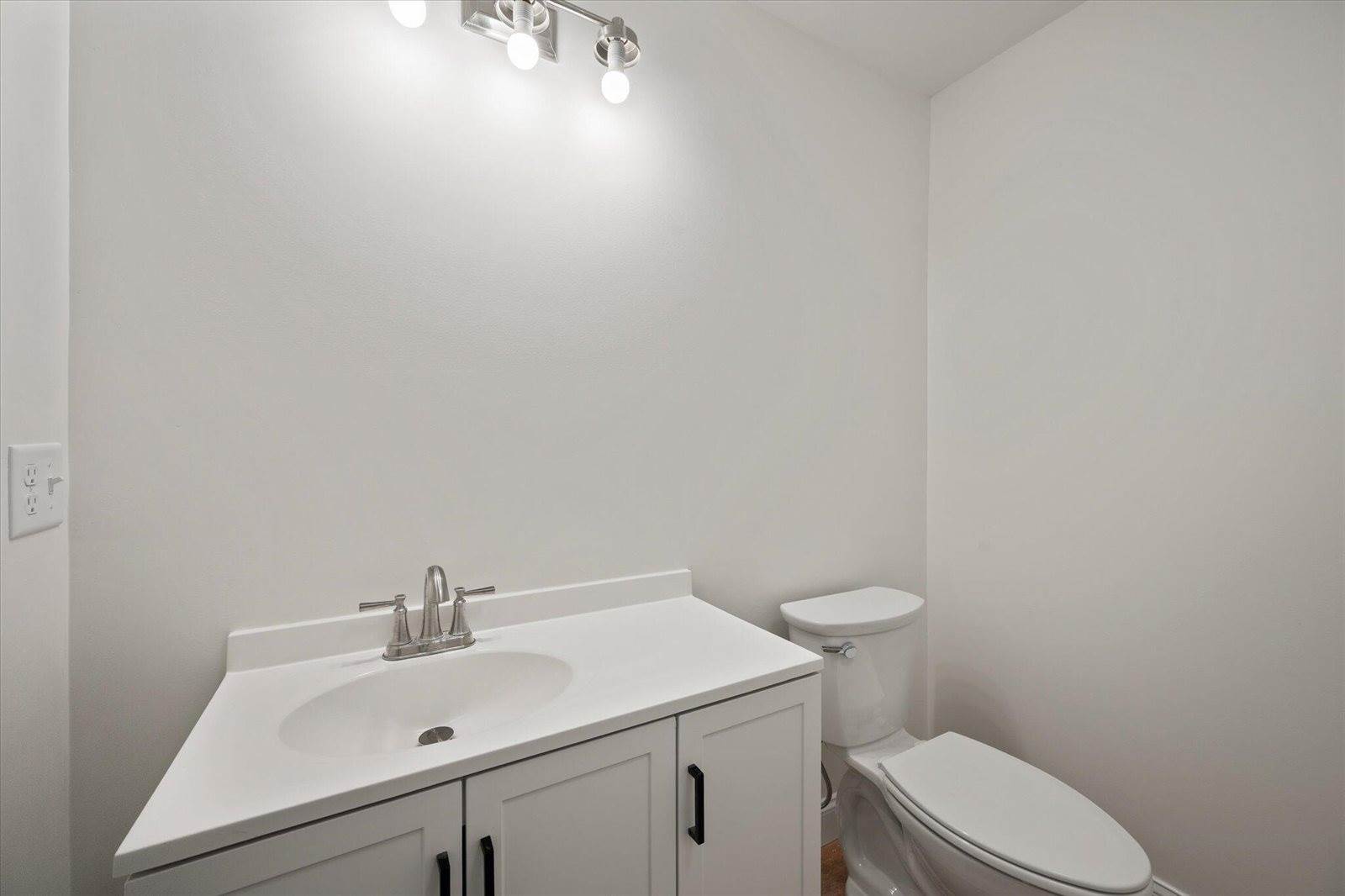 375 Pushaw Road, Bangor, ME 04401