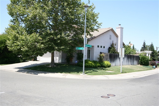 9143 Bristol Plaza Way, Elk Grove, CA 95624