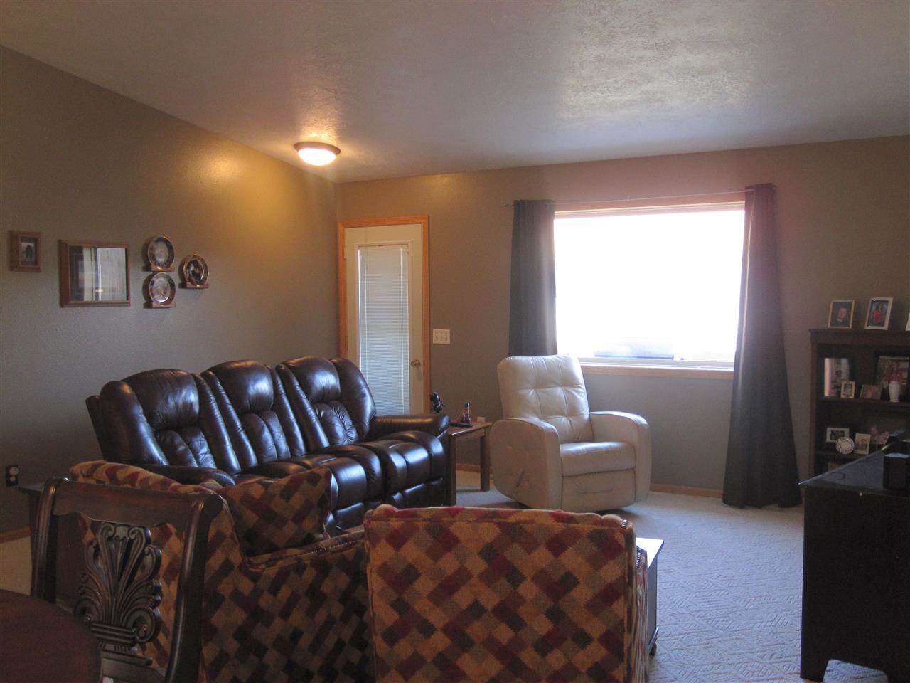 2016 NW 13th St, Minot, ND 58703
