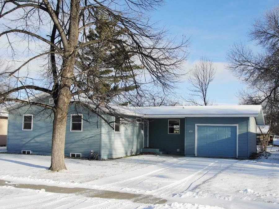 436 NW 12th St, Minot, ND 58703
