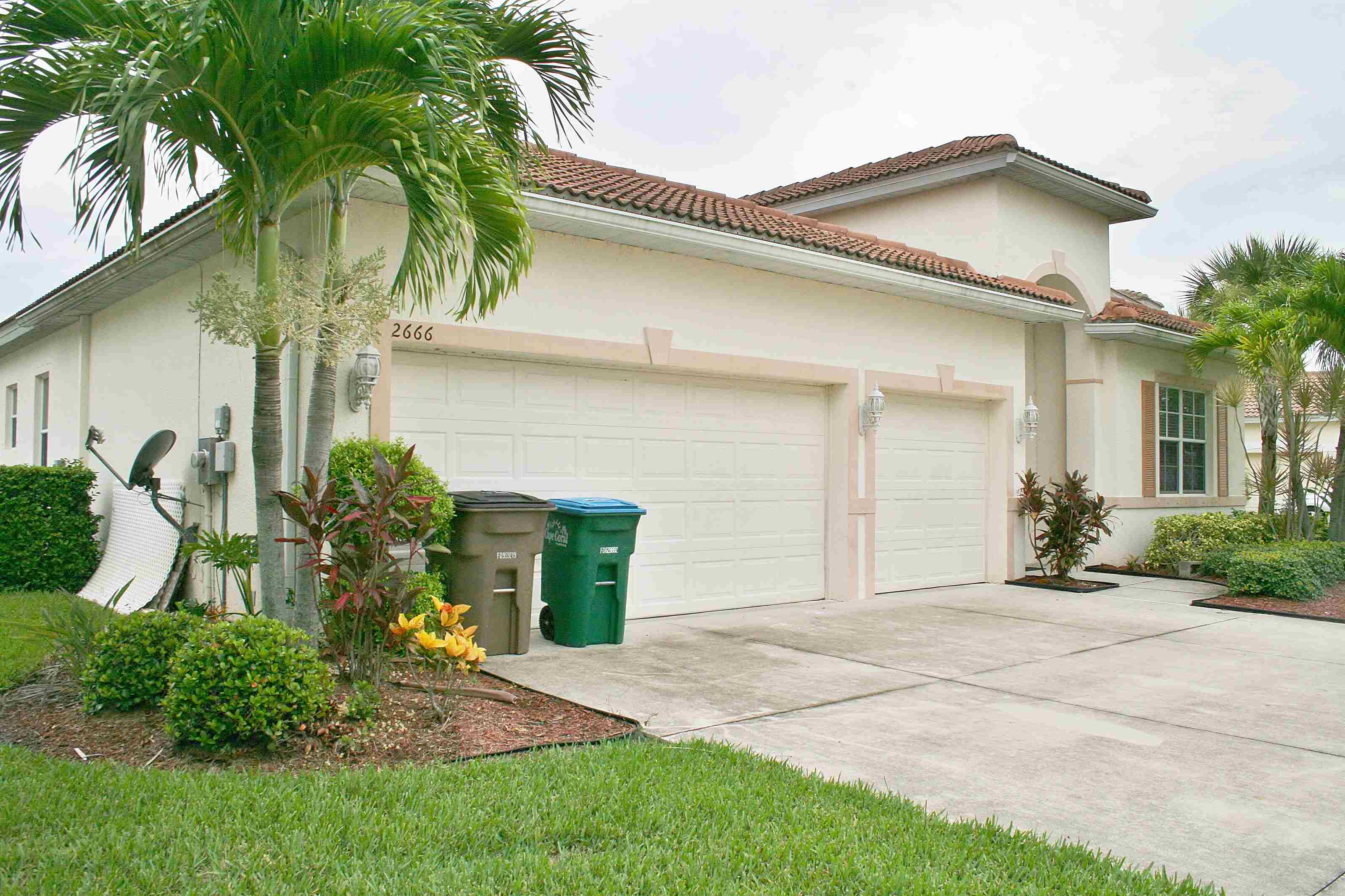 2666 Amber Lake Dr, Cape Coral, FL 33909