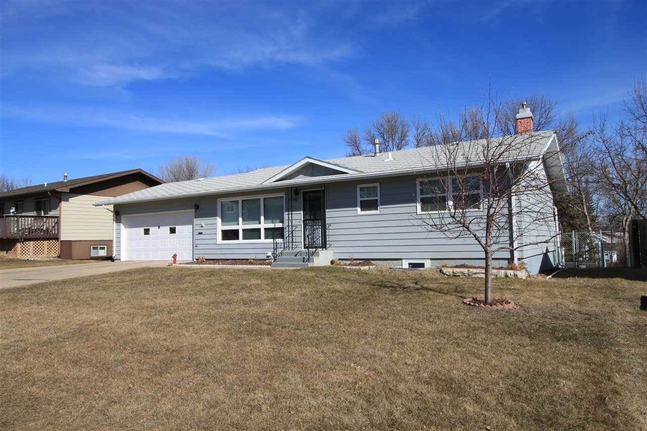 1916 NW 10th St, Minot, ND 58703