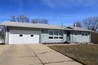 1916 NW 10th St, Minot, ND 58703