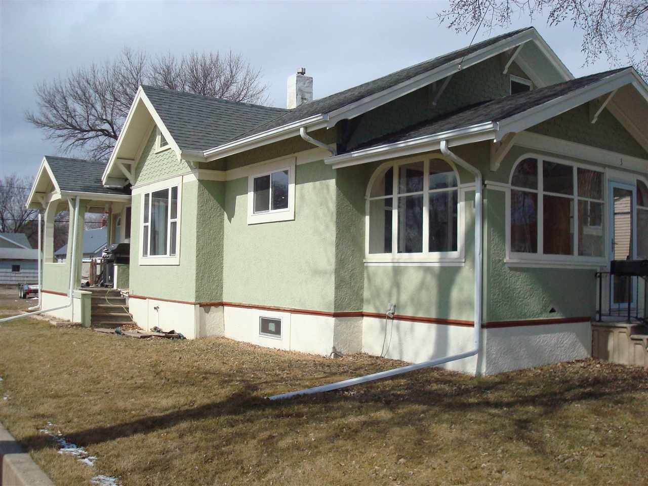 3 NW 7th St, Minot, ND 58703