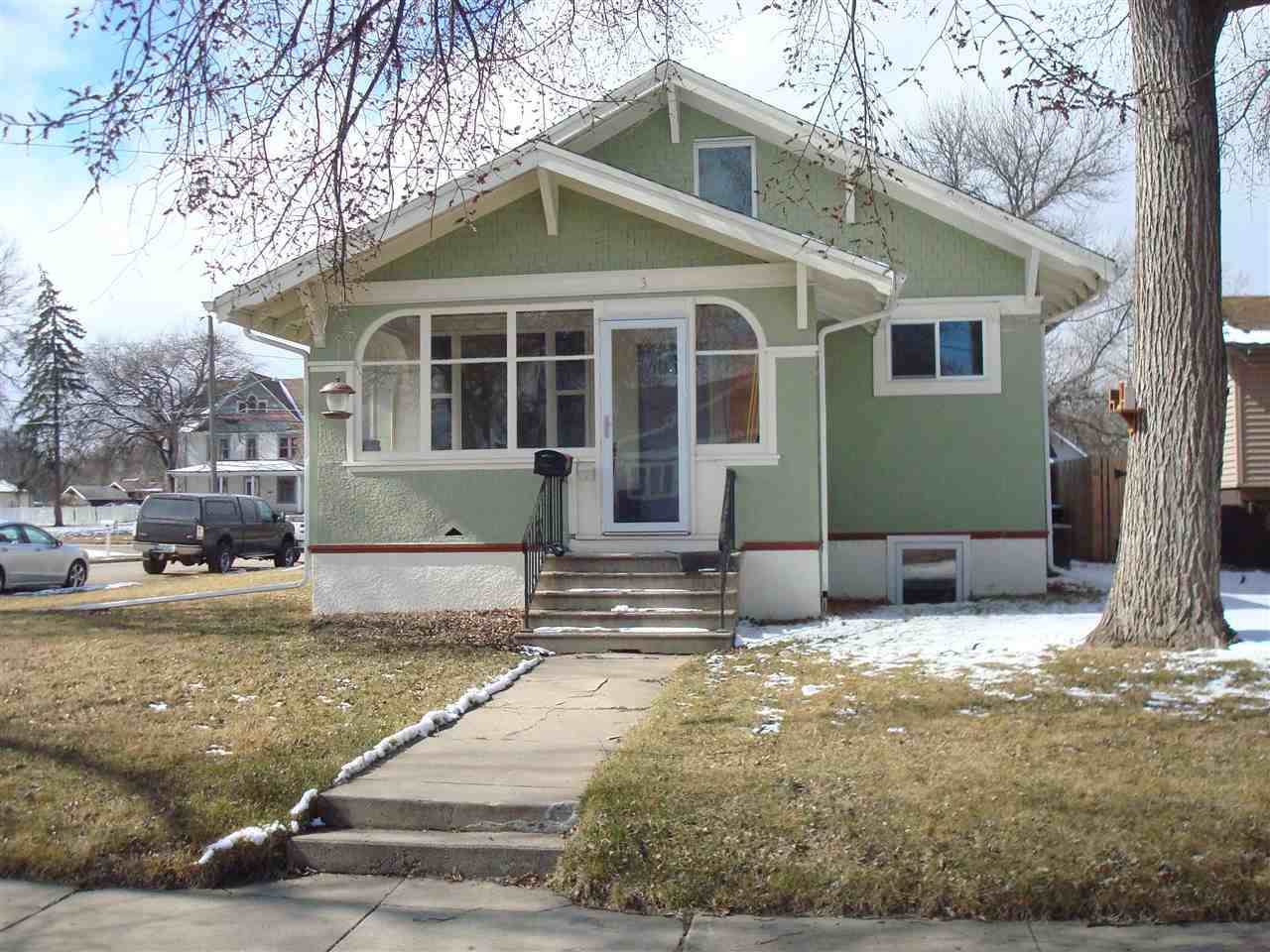 3 NW 7th St, Minot, ND 58703